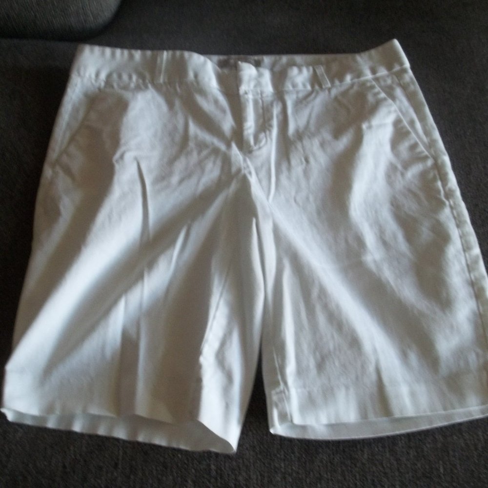 Banana Republic - Bermuda Shorts in White ** EUC **